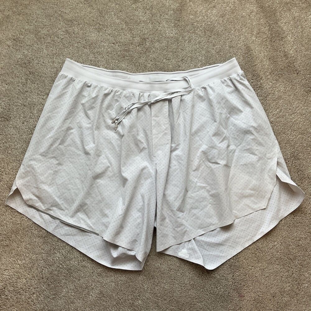 Lululemon Fast and Free Lined Running Shorts Mens 2XL White 6” Inseam Mesh Gym
